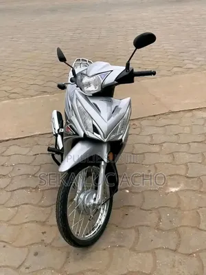 Nouveau Honda CB 2026 Gris