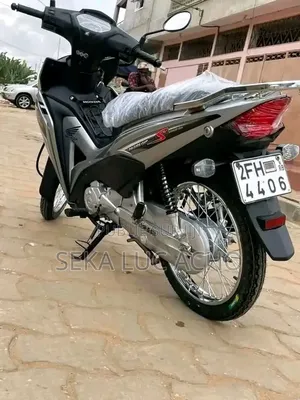 Nouveau Honda CB 2026 Gris