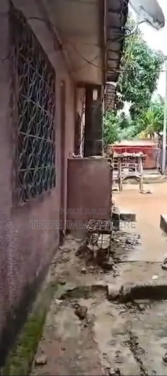 2chbre Maison dans La Terre Immobilière, Yopougon à Vendre