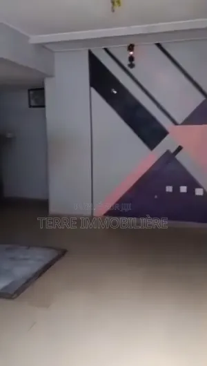 2chbre Maison dans La Terre Immobilière, Yopougon à Vendre