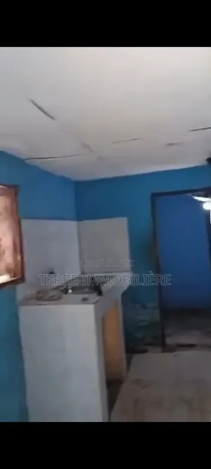 2chbre Maison dans La Terre Immobilière, Yopougon à Vendre