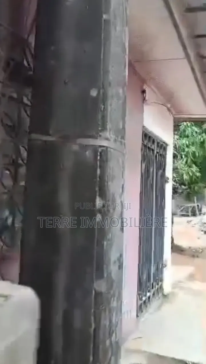 2chbre Maison dans La Terre Immobilière, Yopougon à Vendre