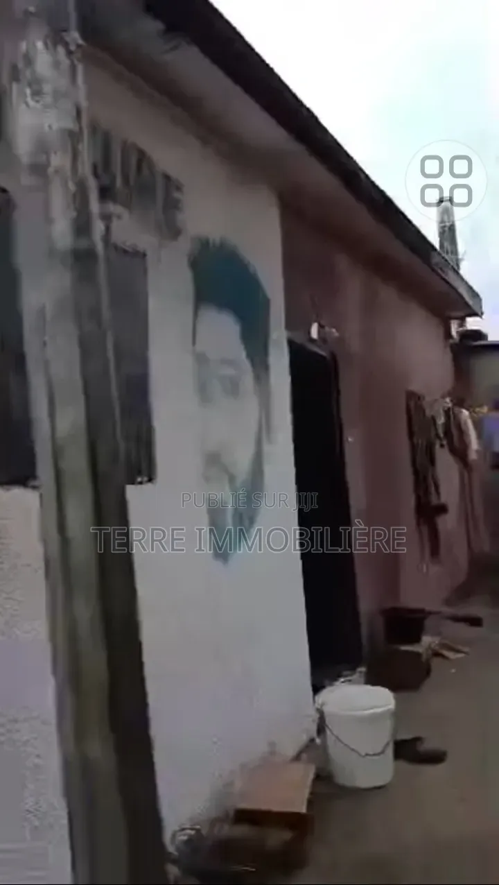 2chbre Maison dans La Terre Immobilière, Yopougon à Vendre