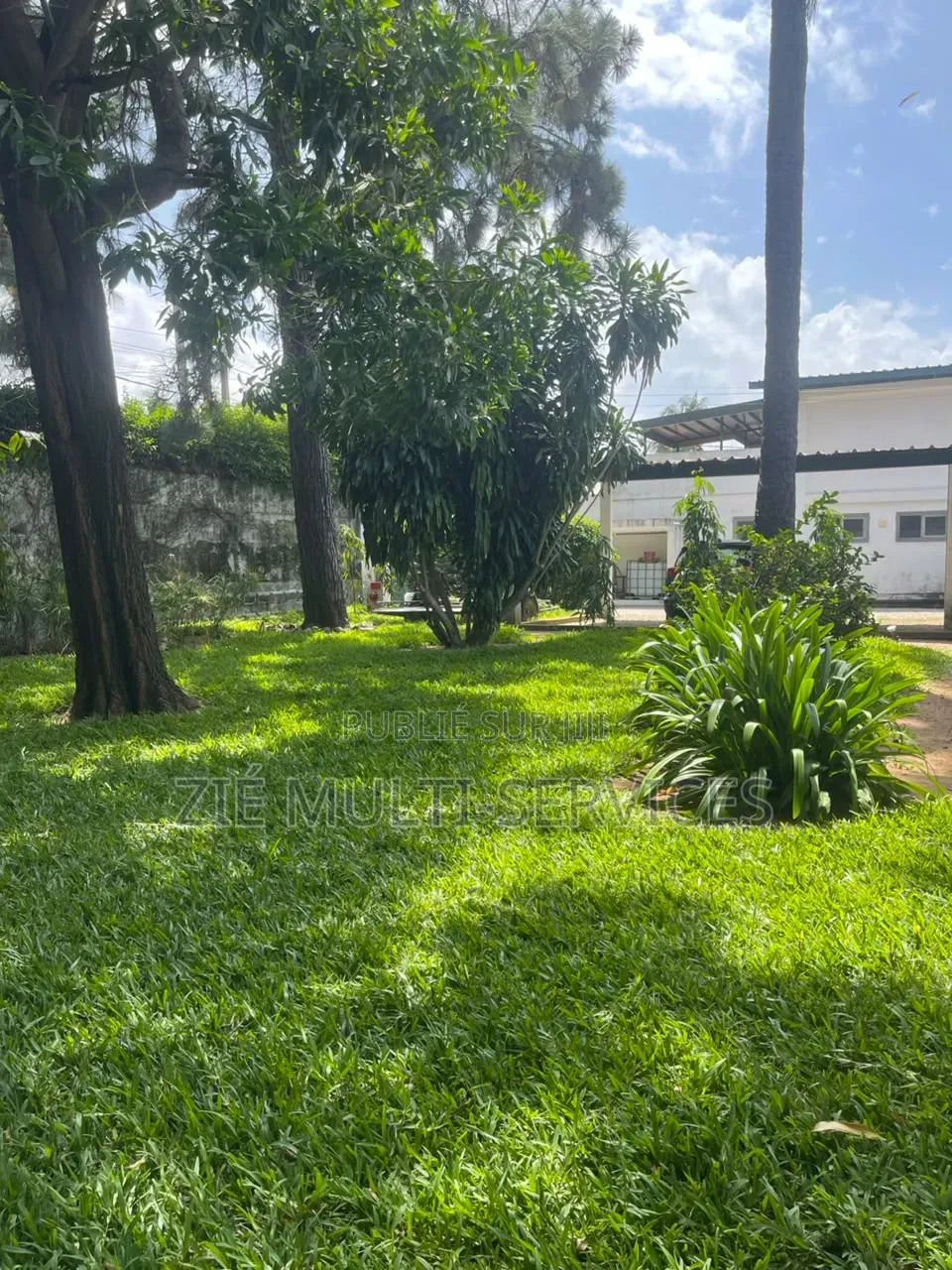 Meublé 11chbre Duplex dans Zié Multi-Service, Marcory à Vendre