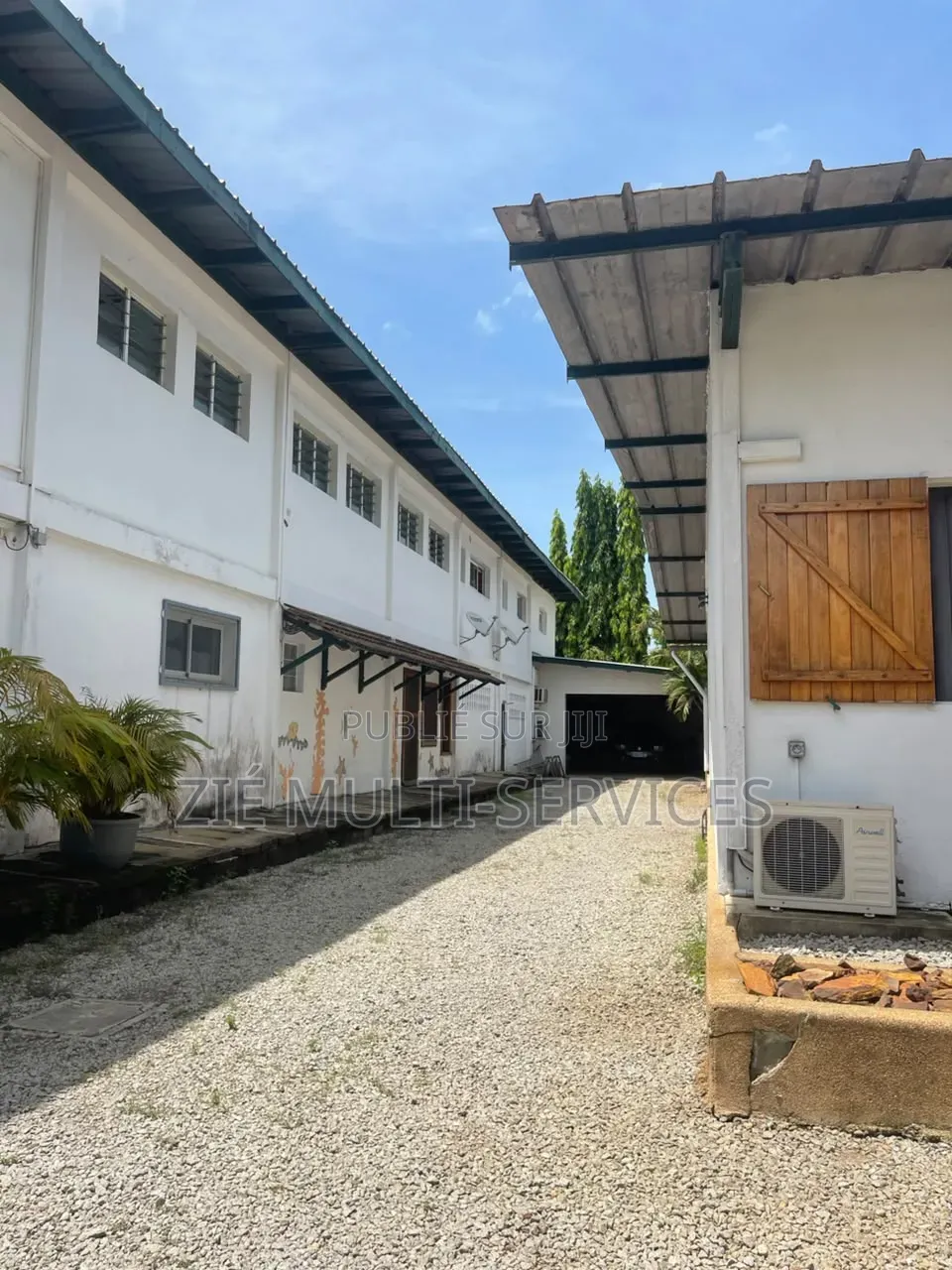 Meublé 11chbre Duplex dans Zié Multi-Service, Marcory à Vendre