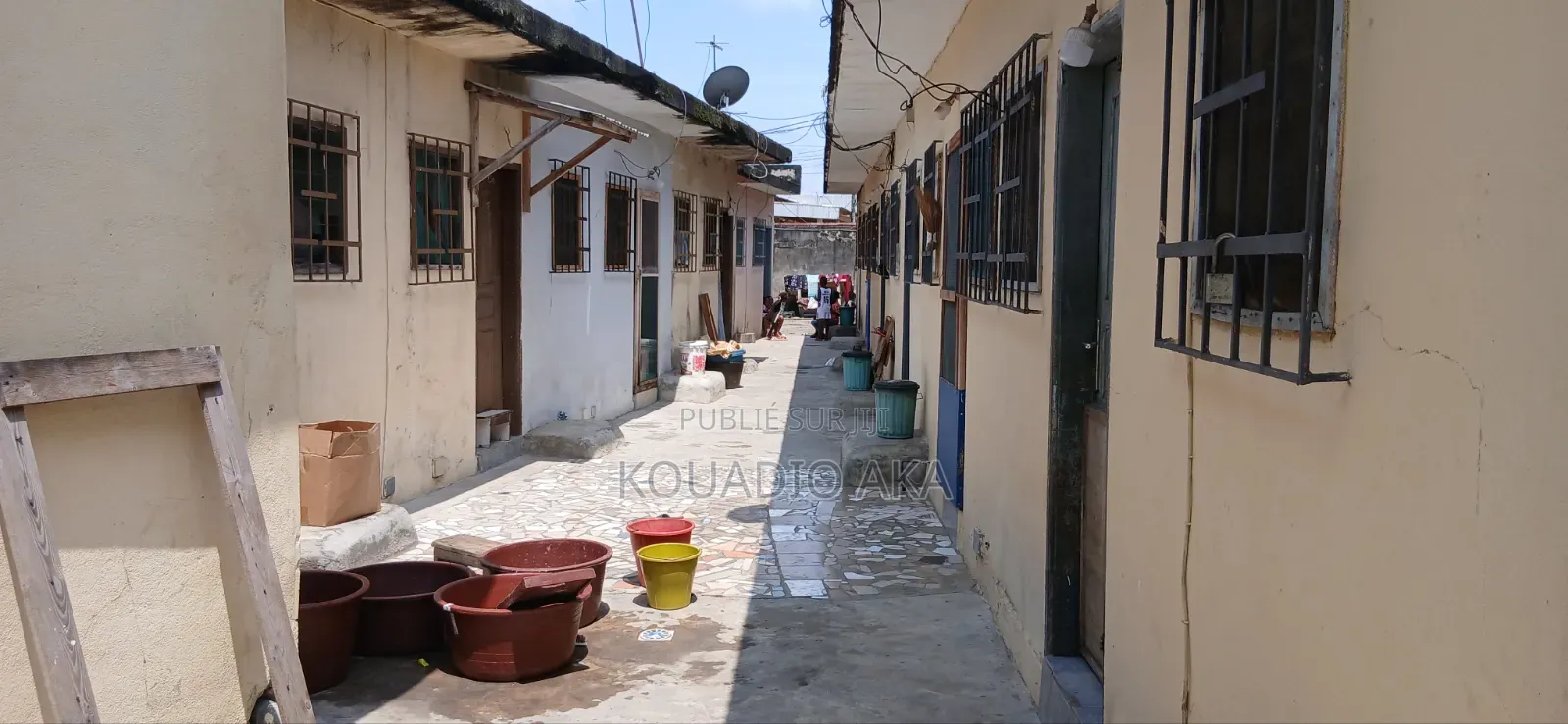 Meublé 12chbre Appartement dans Aka Service, Yopougon à Vendre