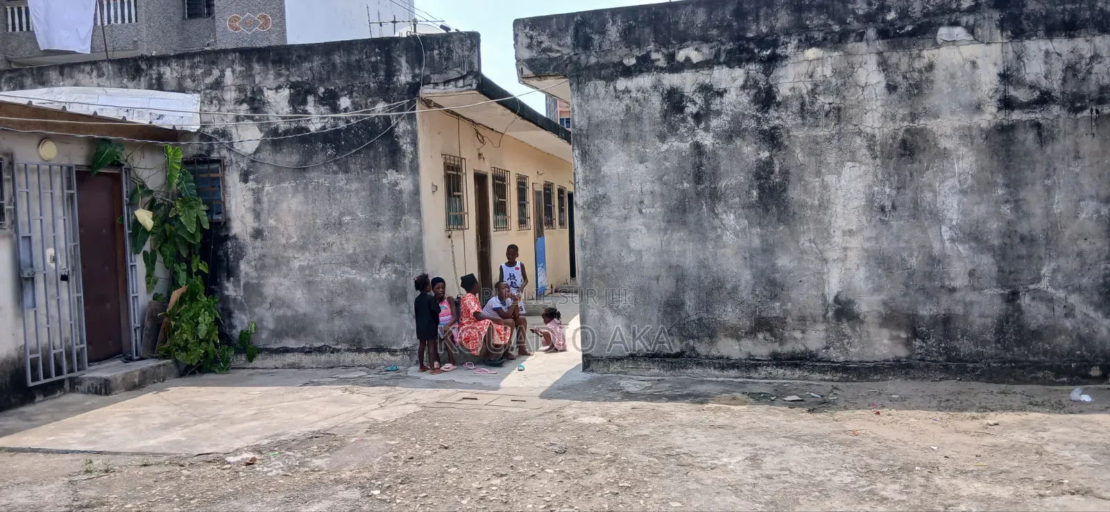 Meublé 12chbre Appartement dans Aka Service, Yopougon à Vendre