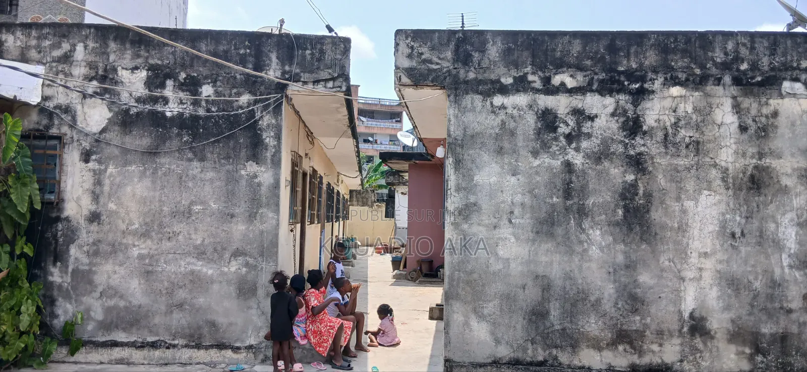 Meublé 12chbre Appartement dans Aka Service, Yopougon à Vendre