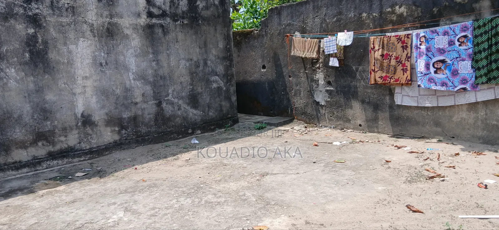 Meublé 12chbre Appartement dans Aka Service, Yopougon à Vendre