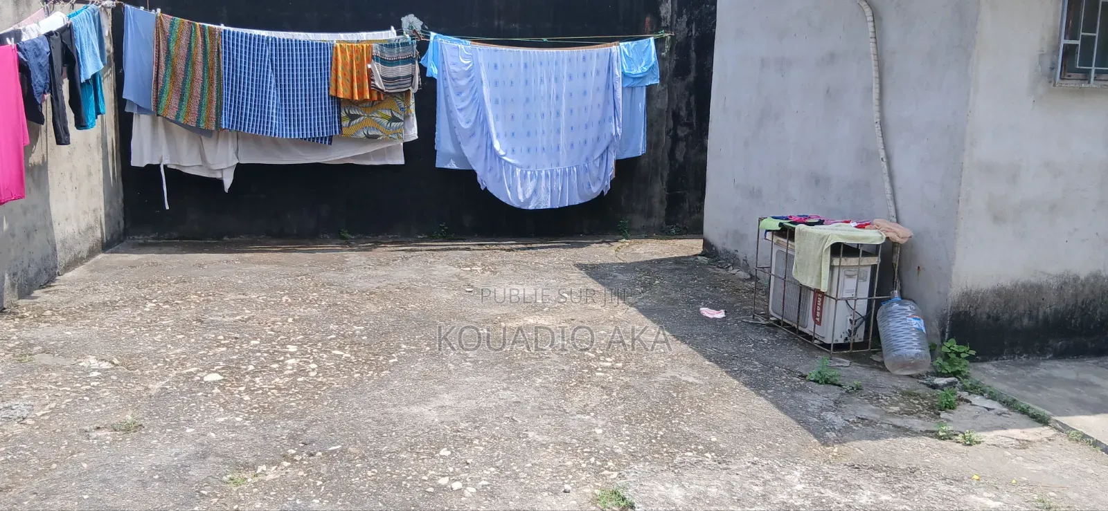 Meublé 12chbre Appartement dans Aka Service, Yopougon à Vendre