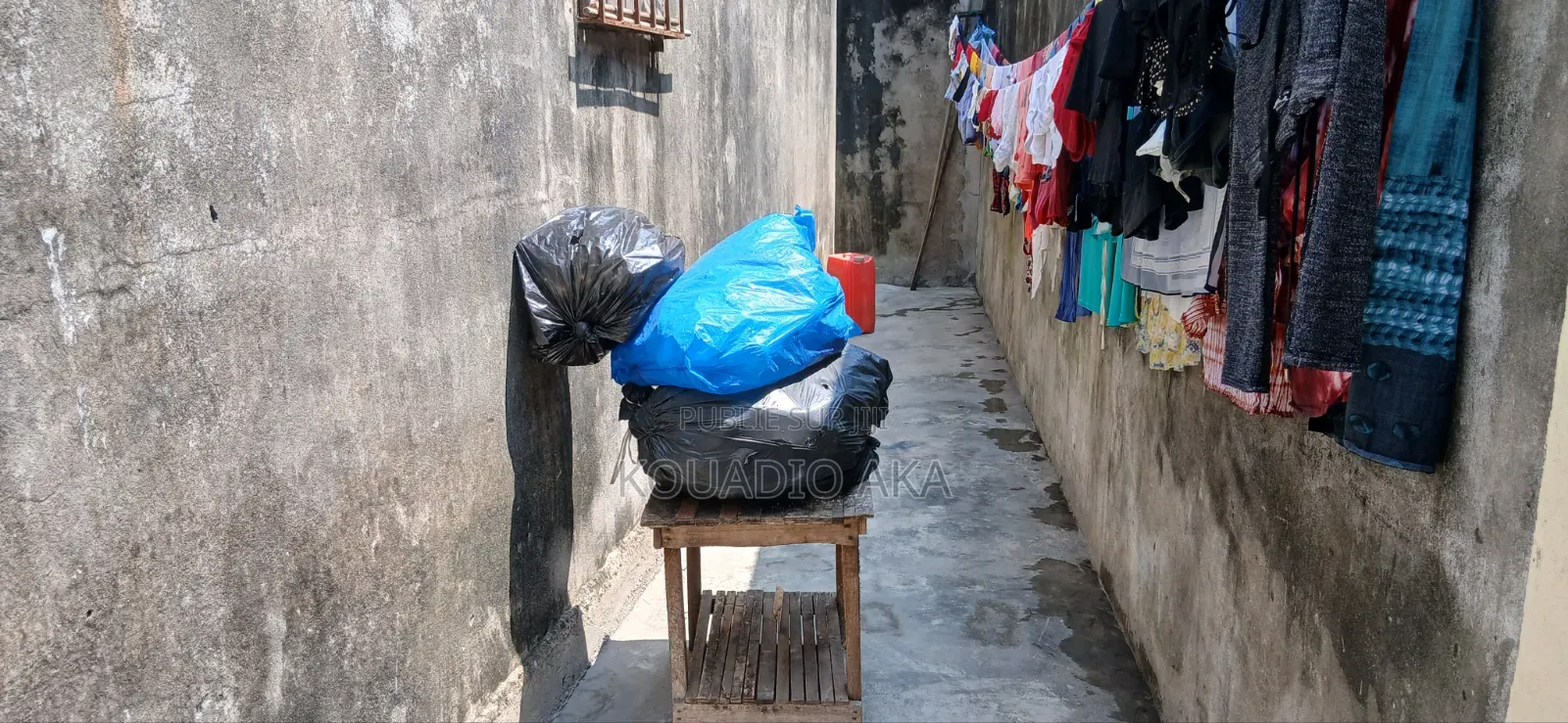 Meublé 12chbre Appartement dans Aka Service, Yopougon à Vendre