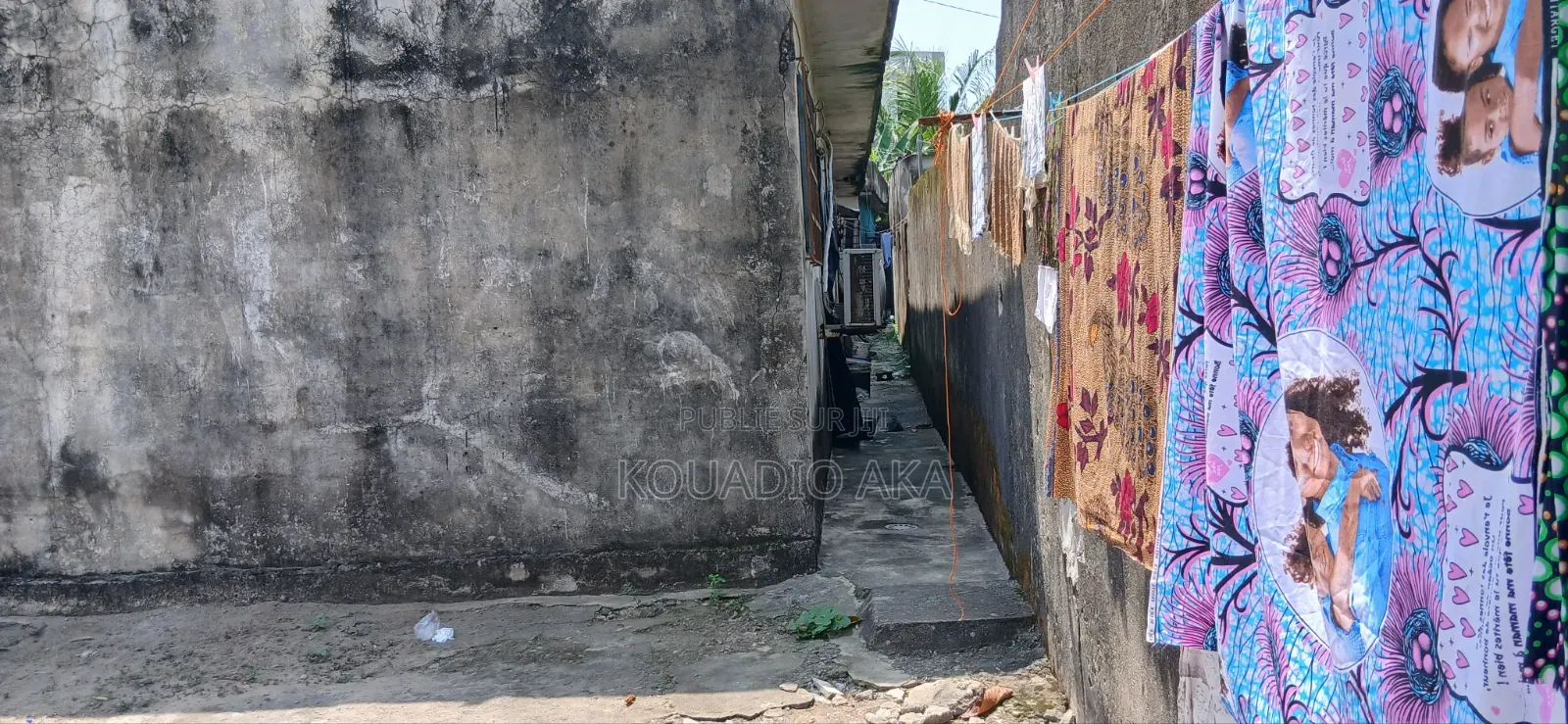 Meublé 12chbre Appartement dans Aka Service, Yopougon à Vendre