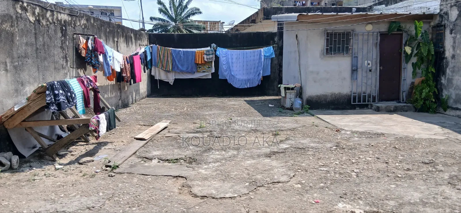 Meublé 12chbre Appartement dans Aka Service, Yopougon à Vendre