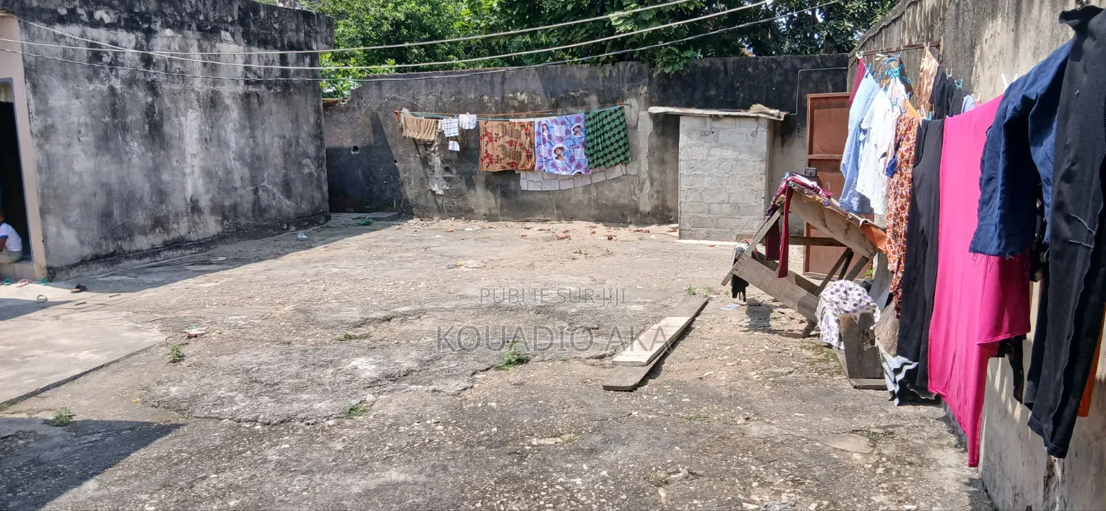 Meublé 12chbre Appartement dans Aka Service, Yopougon à Vendre