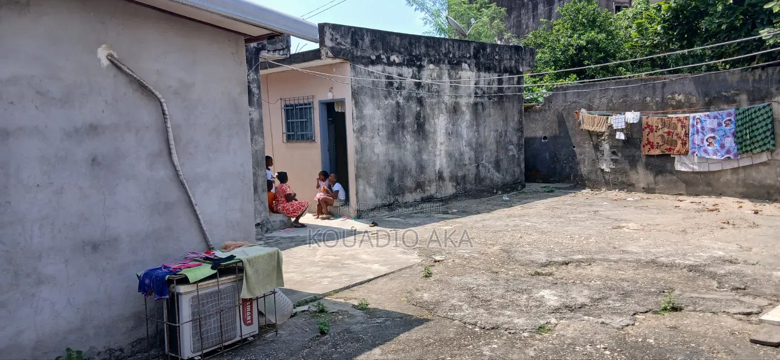 Meublé 12chbre Appartement dans Aka Service, Yopougon à Vendre