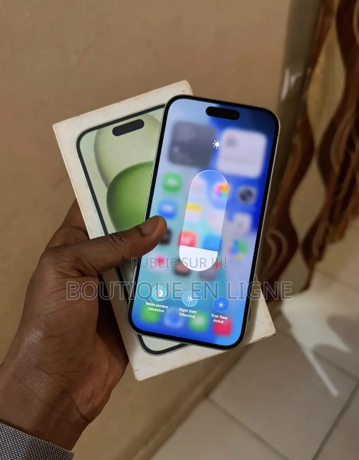 Nouveau Apple iPhone 15 128 GB Vert