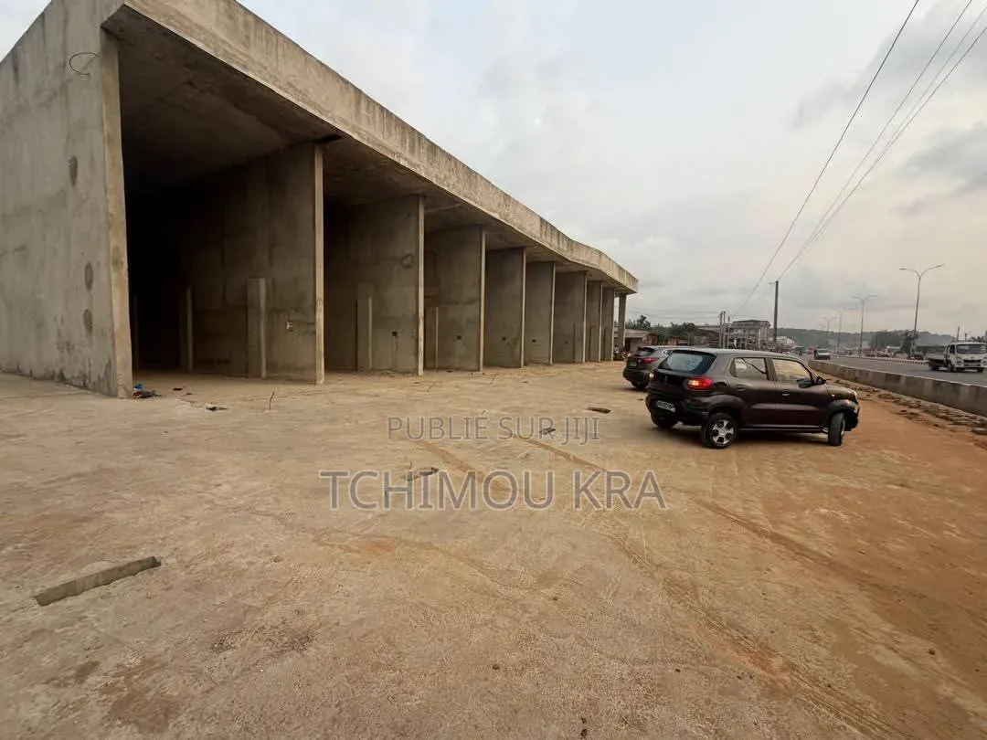 Magasins Abobo N’dotré À Louer en Bordure Voie Principale