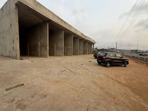 Magasins Abobo N’dotré À Louer en Bordure Voie Principale
