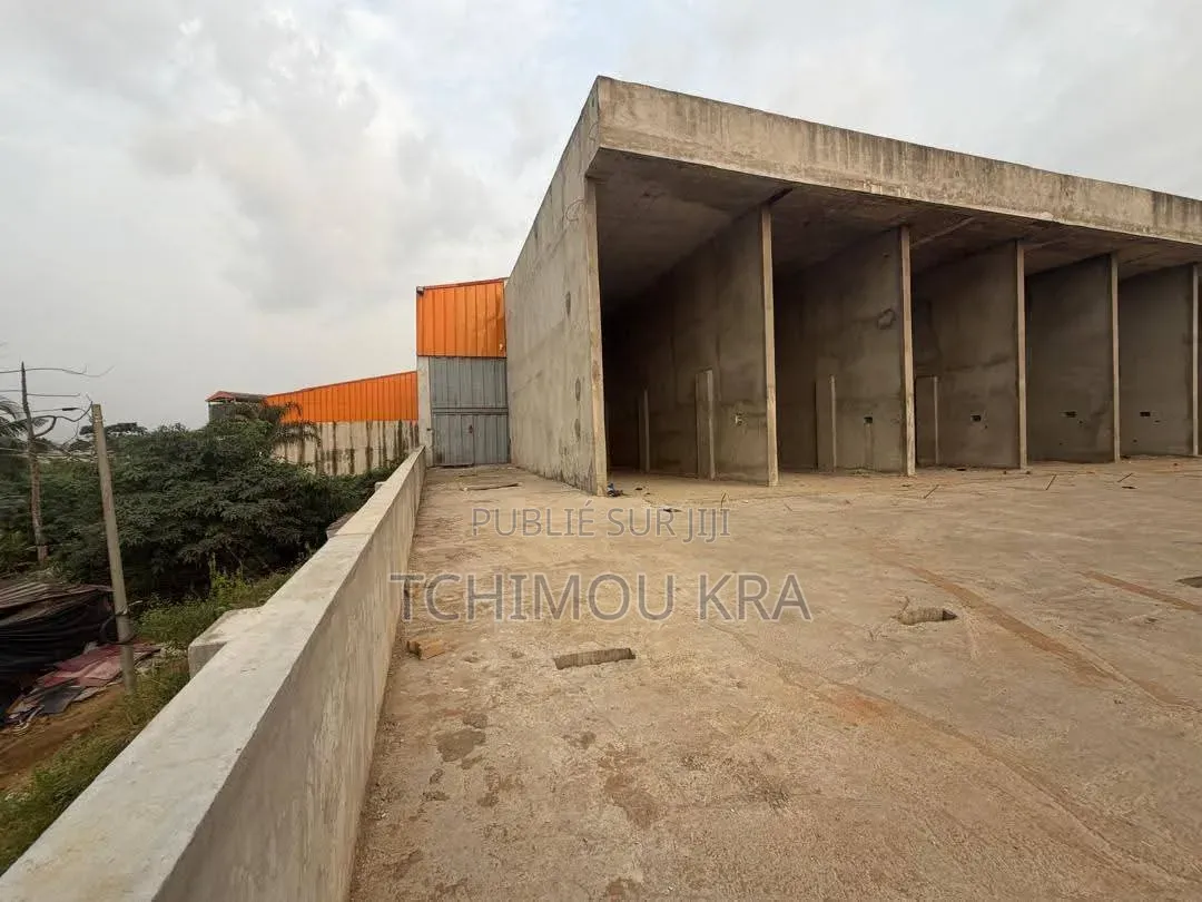 Magasins Abobo N’dotré À Louer en Bordure Voie Principale
