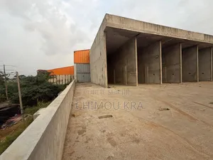 Magasins Abobo N’dotré À Louer en Bordure Voie Principale