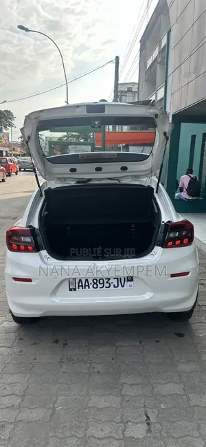 Suzuki Baleno 2024 Blanc