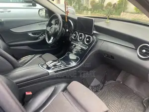Mercedes-Benz C300 2019 Gris
