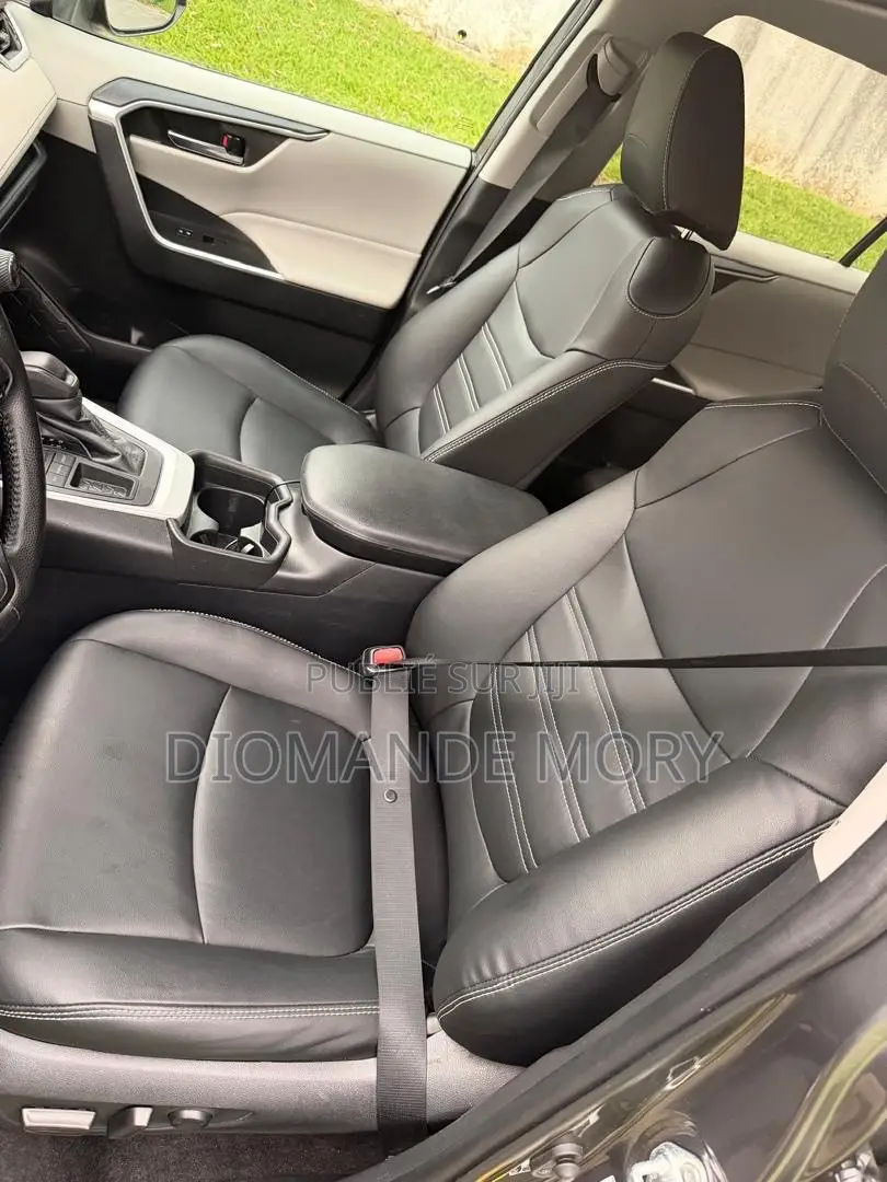 Toyota RAV4 XLE 2022 Gris
