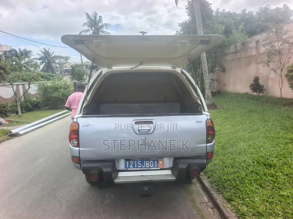 Mitsubishi L200 2018 Gris