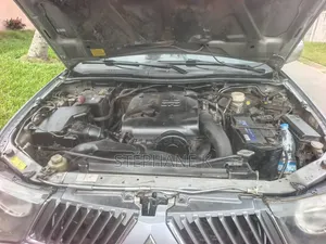 Mitsubishi L200 2018 Gris