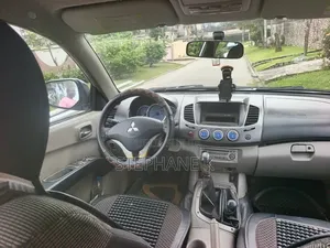 Mitsubishi L200 2018 Gris