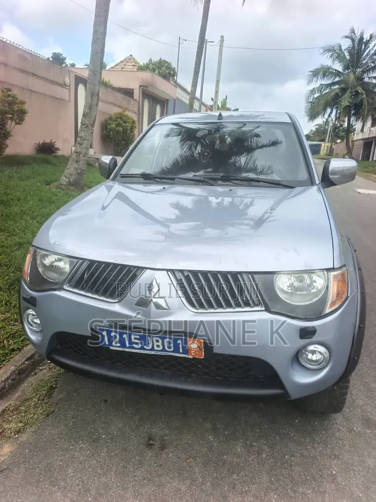 Mitsubishi L200 2018 Gris