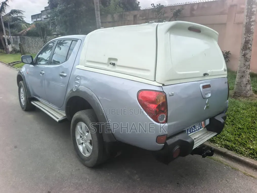 Mitsubishi L200 2018 Gris