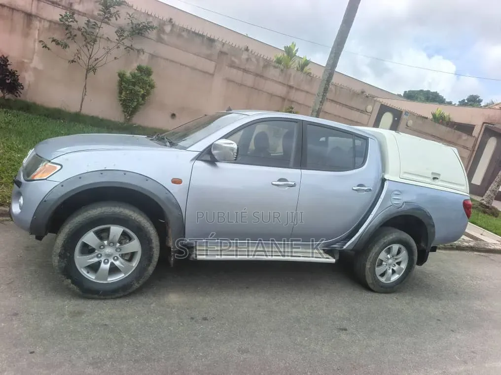 Mitsubishi L200 2018 Gris