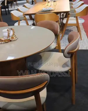 Belle Table À Manger Plateau Marbré Avec 6 Chaises Disponibles