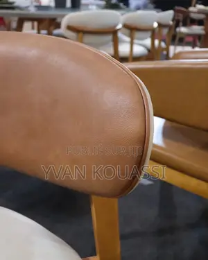 Belle Table À Manger Plateau Marbré Avec 6 Chaises Disponibles