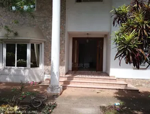 10chbre Duplex dans Zié Multi-Service, Cocody à Vendre