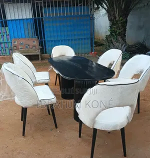 Table À Manger Plus Six Chaises