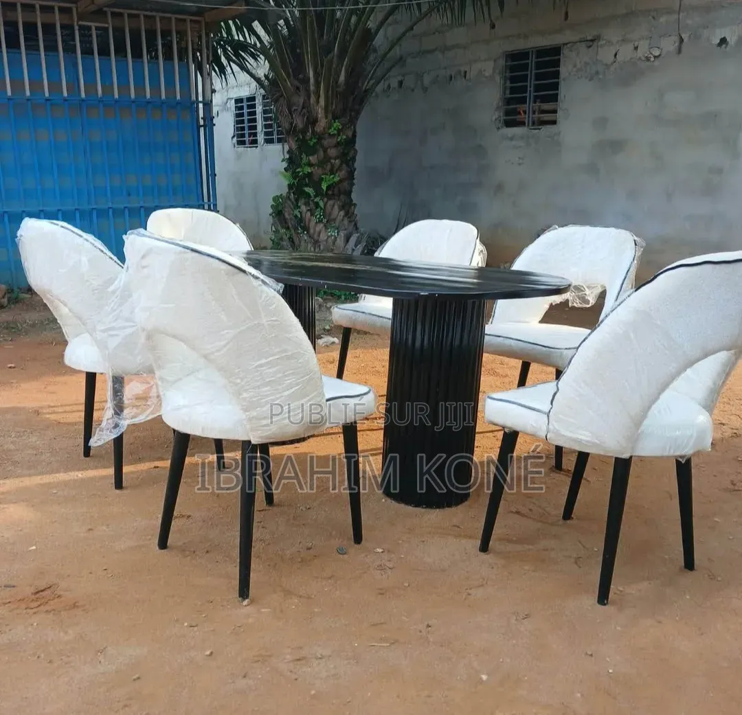 Table À Manger Plus Six Chaises