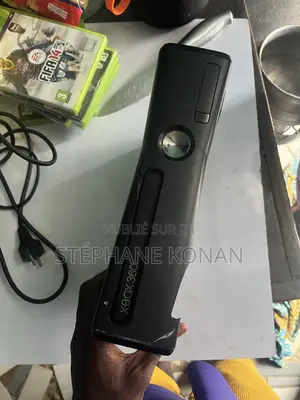 Xbox 360 Slim + Alimentation – À Réparer