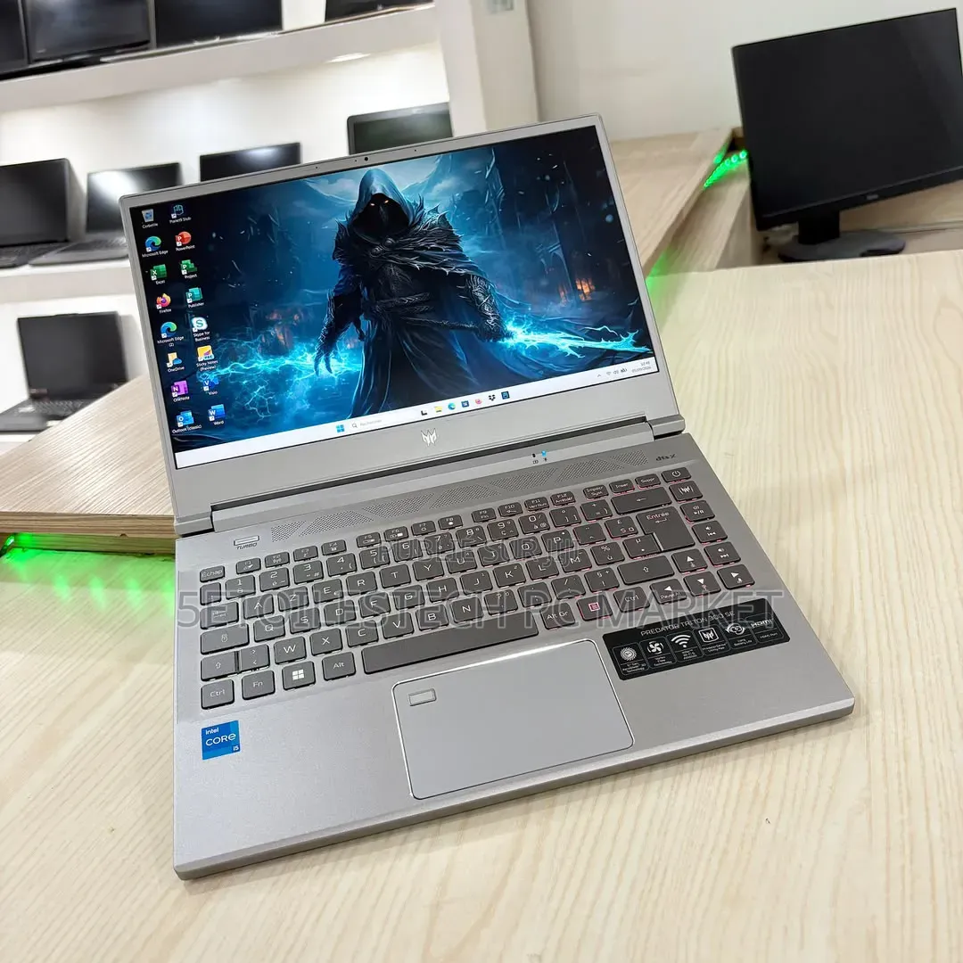 Nouveau Acer Predator Triton 14 AI 16GB Intel Core i5 SSD 512GB