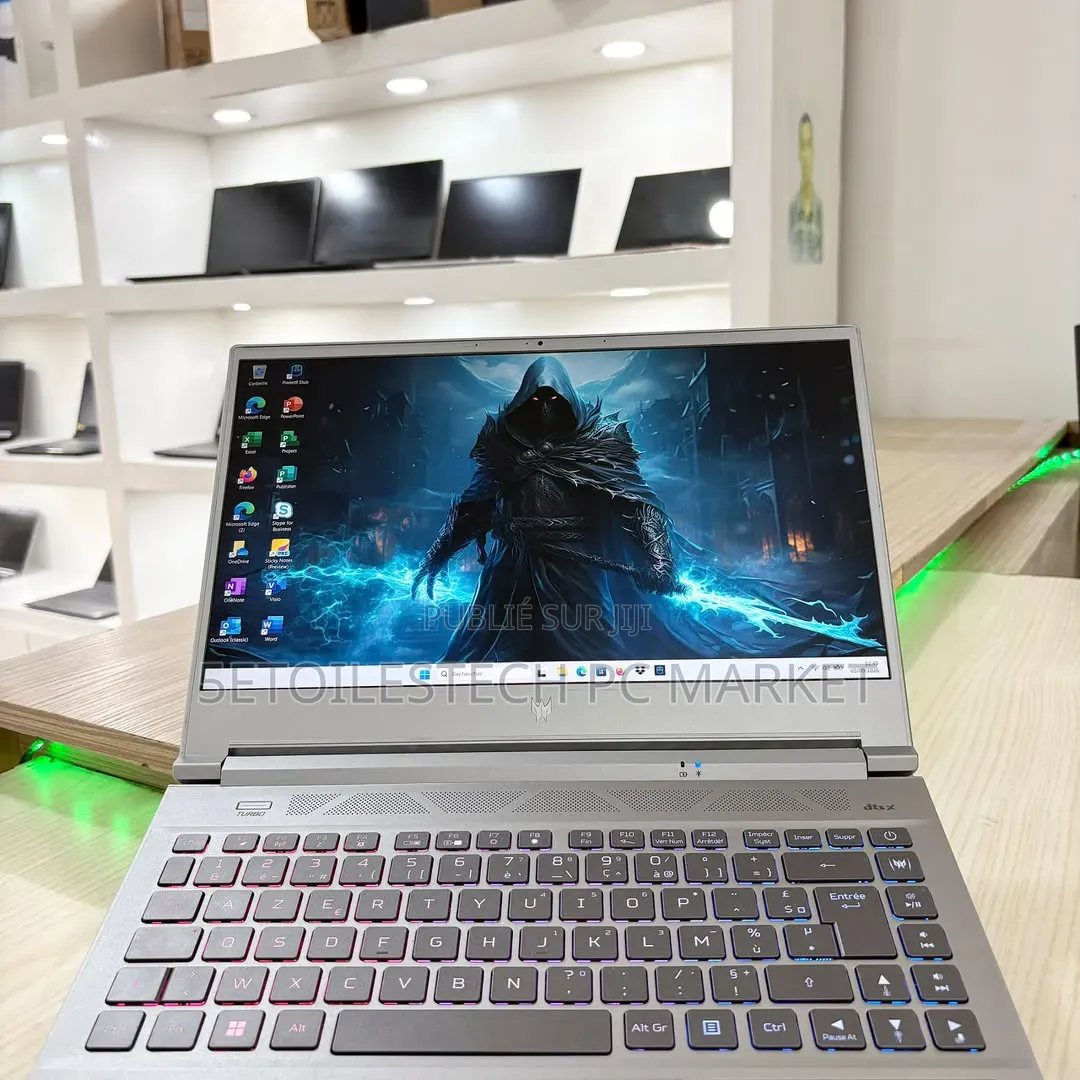Nouveau Acer Predator Triton 14 AI 16GB Intel Core i5 SSD 512GB