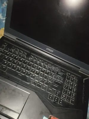 Ordinateur portable MSI GT75 Titan 8RG 32GB Intel Core i9 SSD 1T