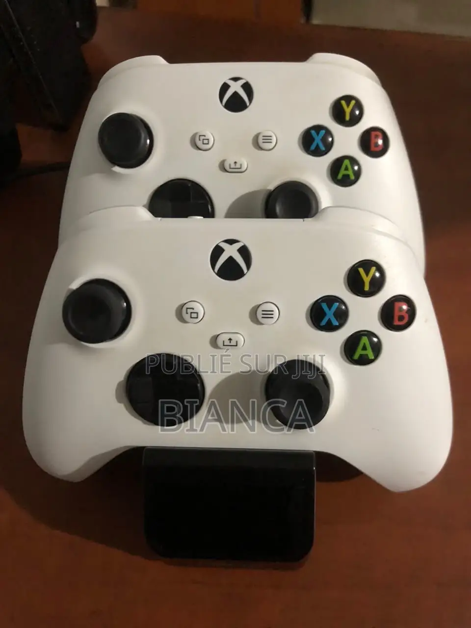 Xbox Series S + 1 Manette + Station De Recharge Double