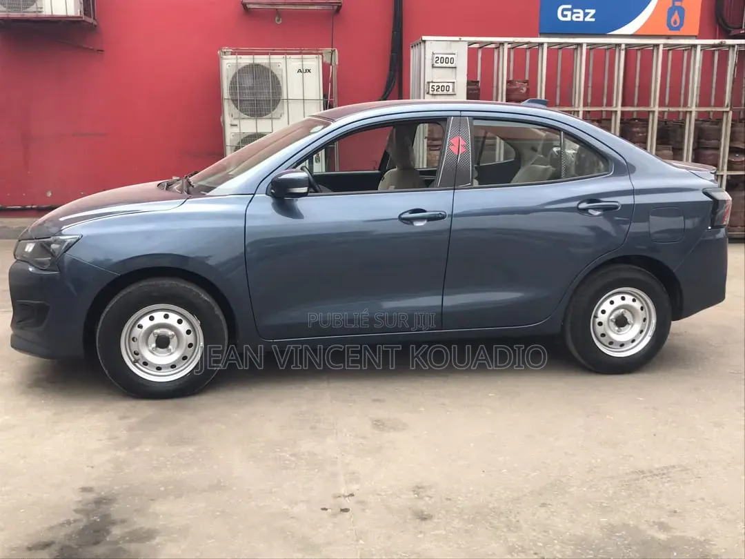 Nouveau Suzuki Dzire 2025 Bleu