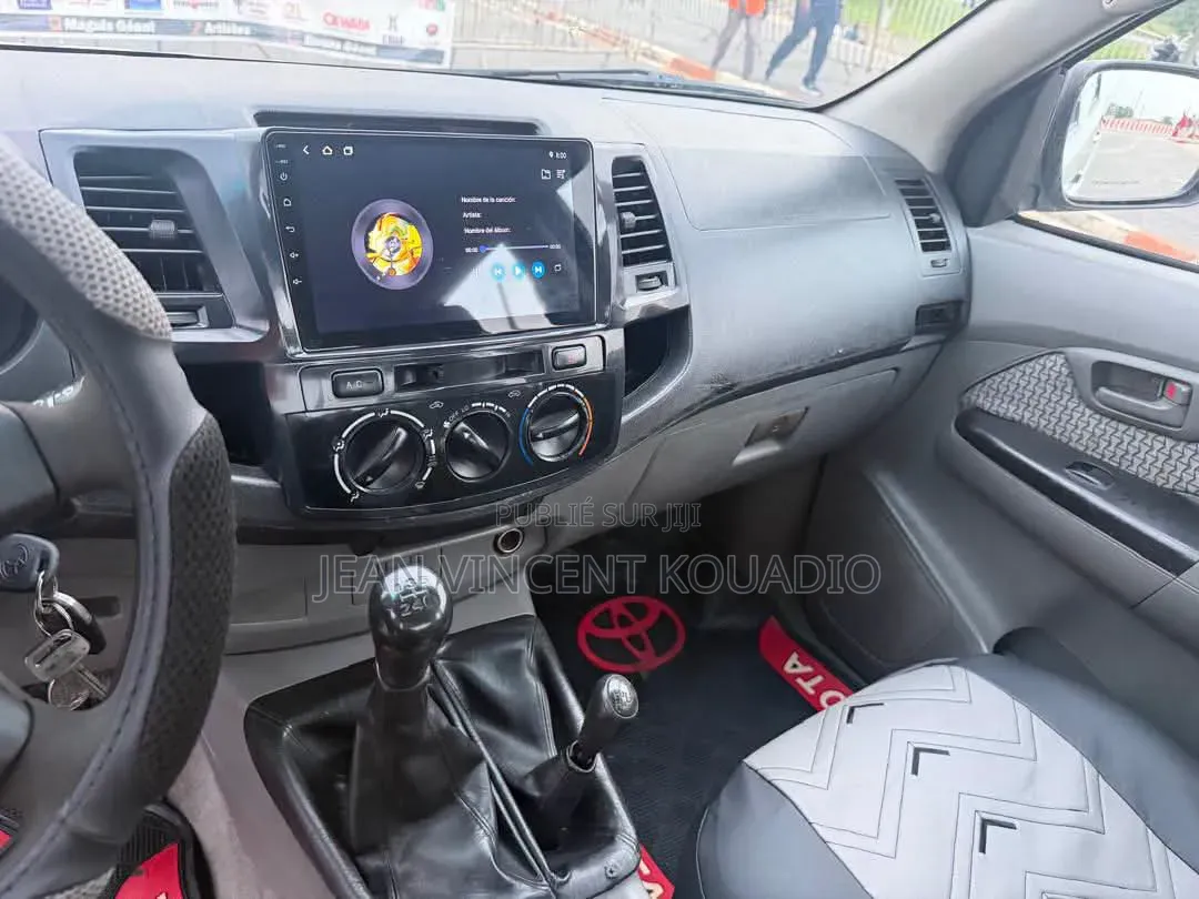 Toyota Hilux 2016 Blanc cassé