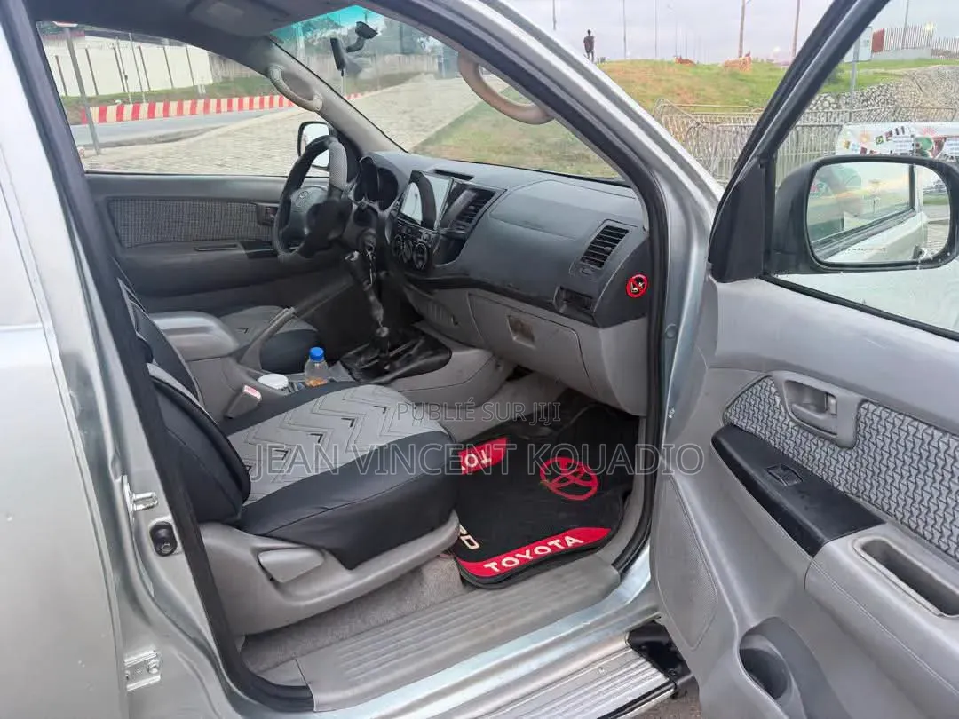 Toyota Hilux 2016 Blanc cassé