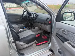 Toyota Hilux 2016 Blanc cassé