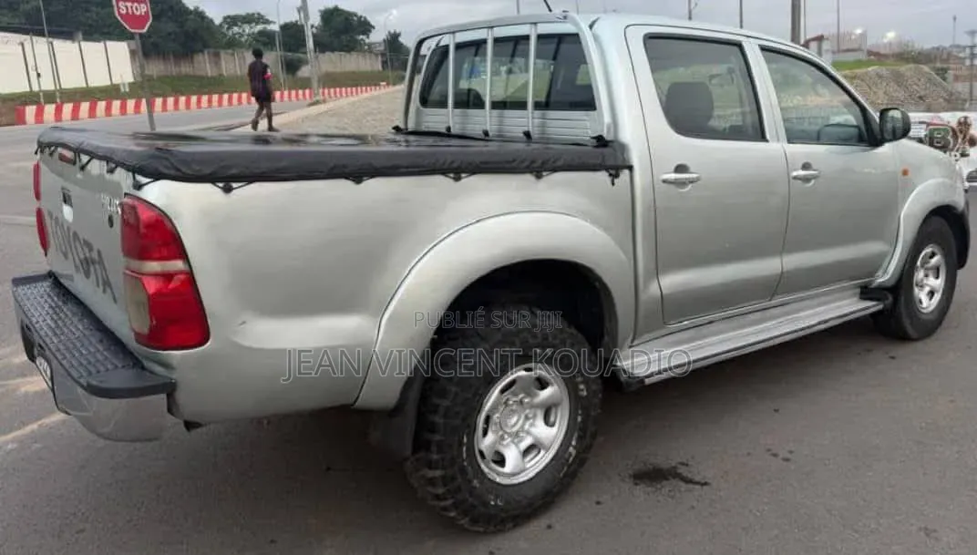 Toyota Hilux 2016 Blanc cassé