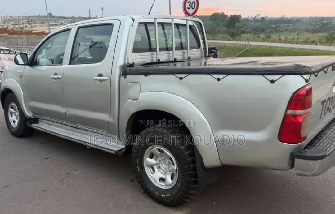 Toyota Hilux 2016 Blanc cassé
