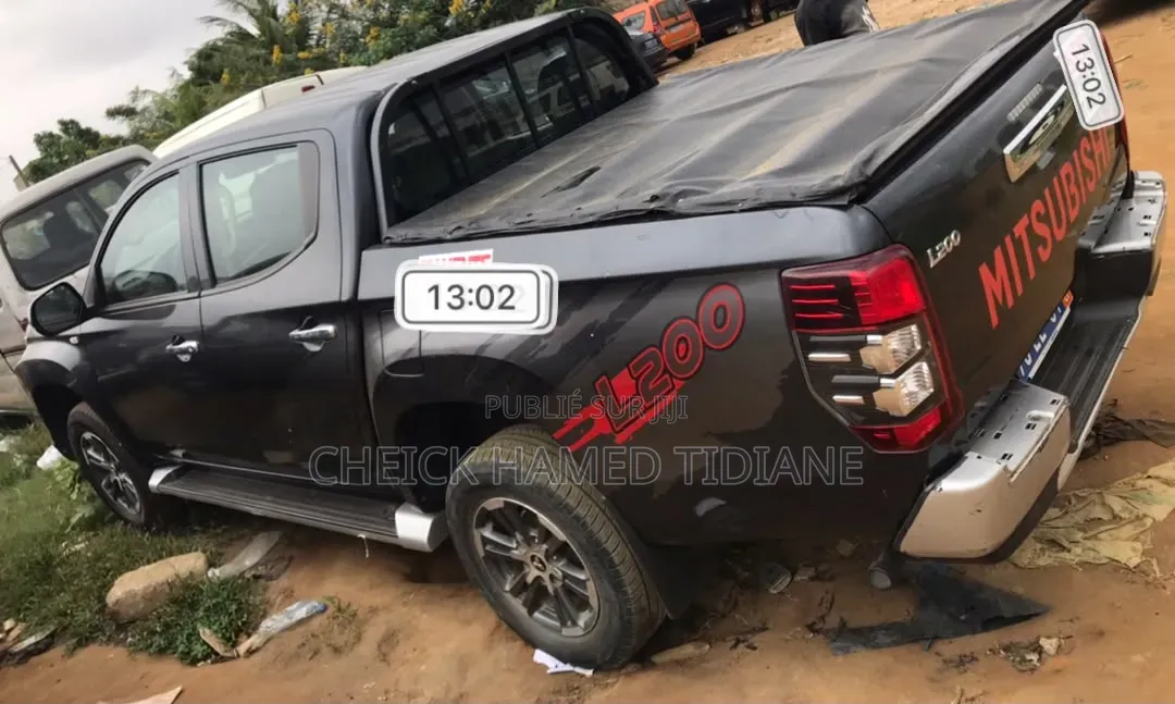 Mitsubishi L200 2022 Gris
